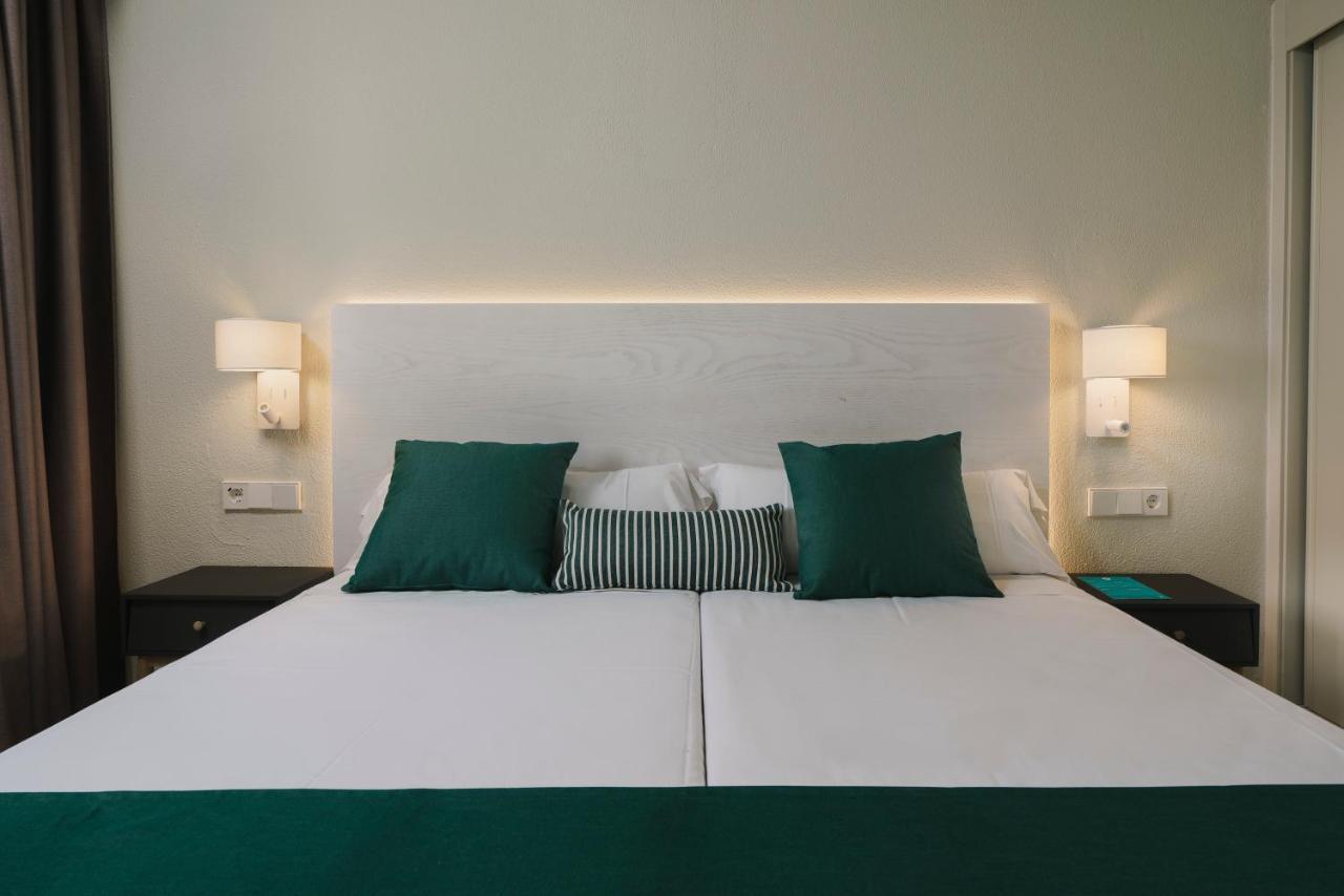 AluaSun Far Menorca Aparthotel S'Algar Bagian luar foto