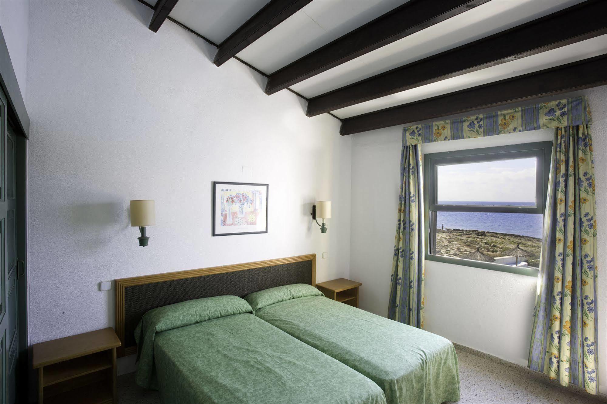AluaSun Far Menorca Aparthotel S'Algar Bagian luar foto